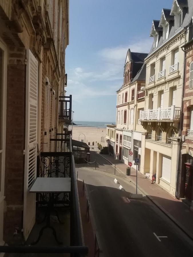 Trouville Centre 2 Pieces Balcon Sur Plage A 30 Metres Appartement Buitenkant foto